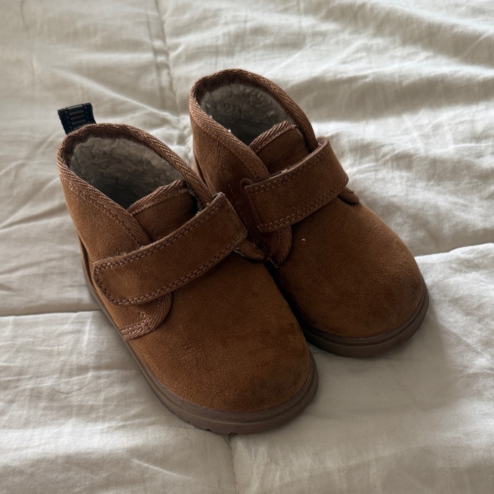 Cat & Jack Magnus Boots - Sherpa Lined